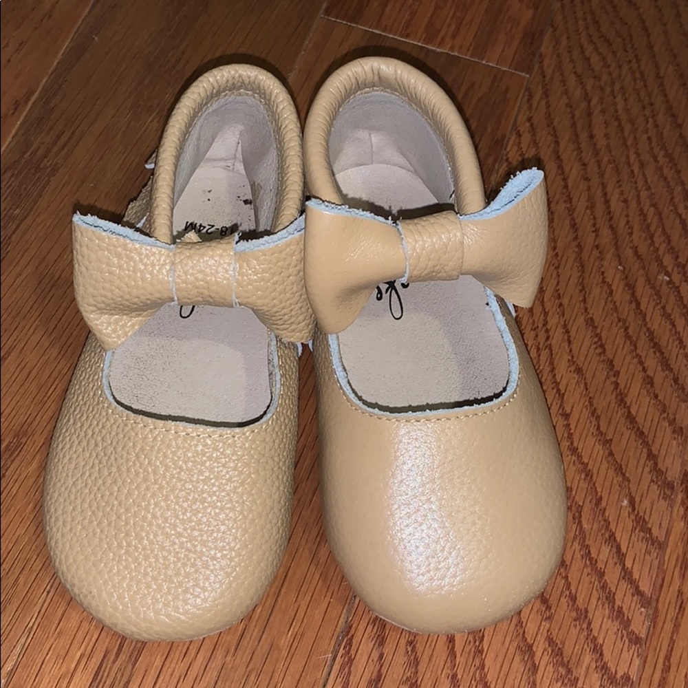 Monkey Feet Nude Bow Shoes 18/24mo